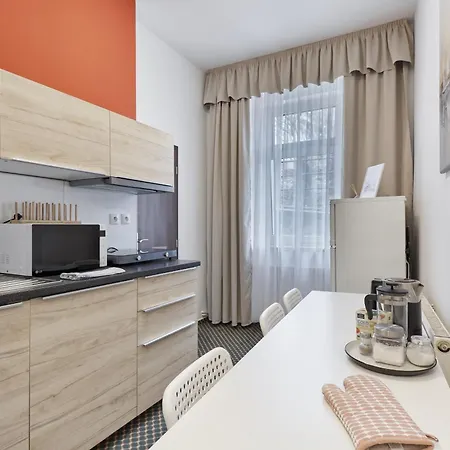 Excellent In Center 5 Min Walk From The Colonnade