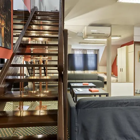 Excellent In Center 5 Min Walk From The Colonnade Apartment