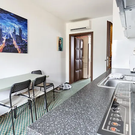 Apartment Excellent In Center 5 Min Walk From The Colonnade *