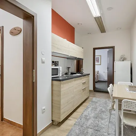 Excellent In Center 5 Min Walk From The Colonnade Apartmán *