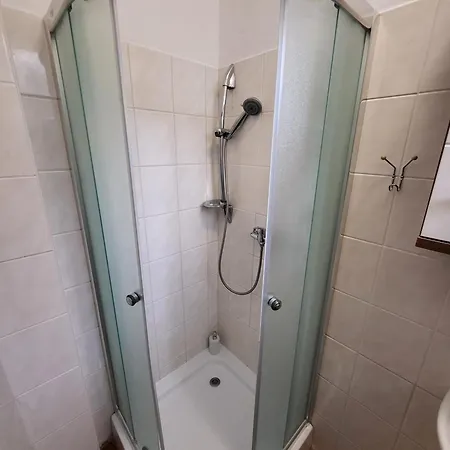 Excellent In Center 5 Min Walk From The Colonnade Apartmán