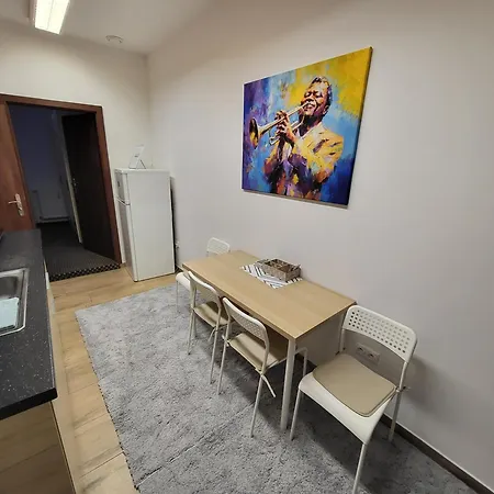 Excellent In Center 5 Min Walk From The Colonnade Appartement