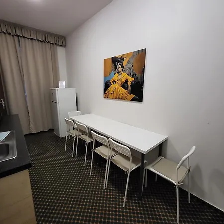 Excellent In Center 5 Min Walk From The Colonnade Apartment