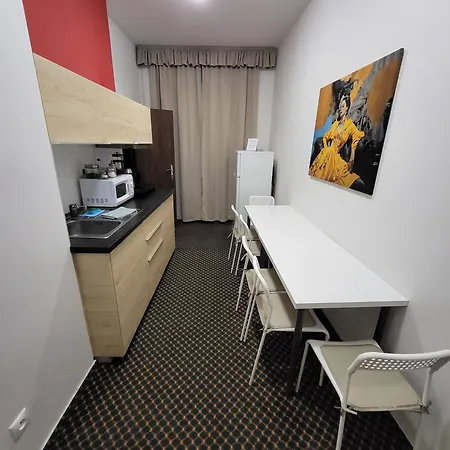 Excellent In Center 5 Min Walk From The Colonnade Apartmán