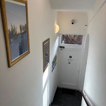 Excellent In Center 5 Min Walk From The Colonnade Apartment *