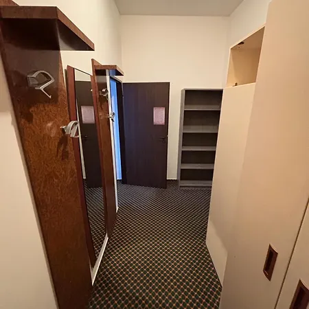 Excellent In Center 5 Min Walk From The Colonnade Apartment